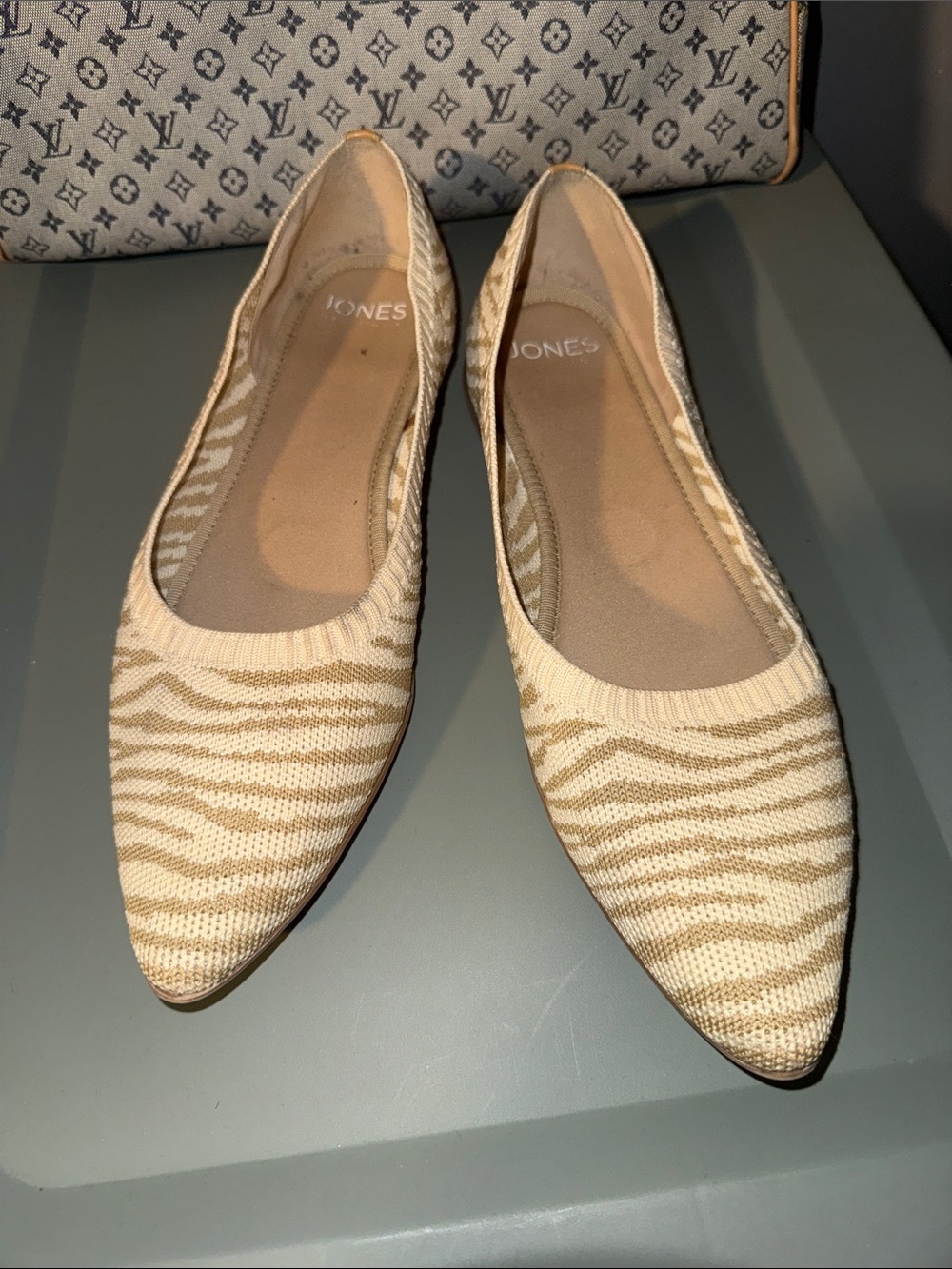 Jones New York Cream and Beige Zebra Knit Pointed Flats